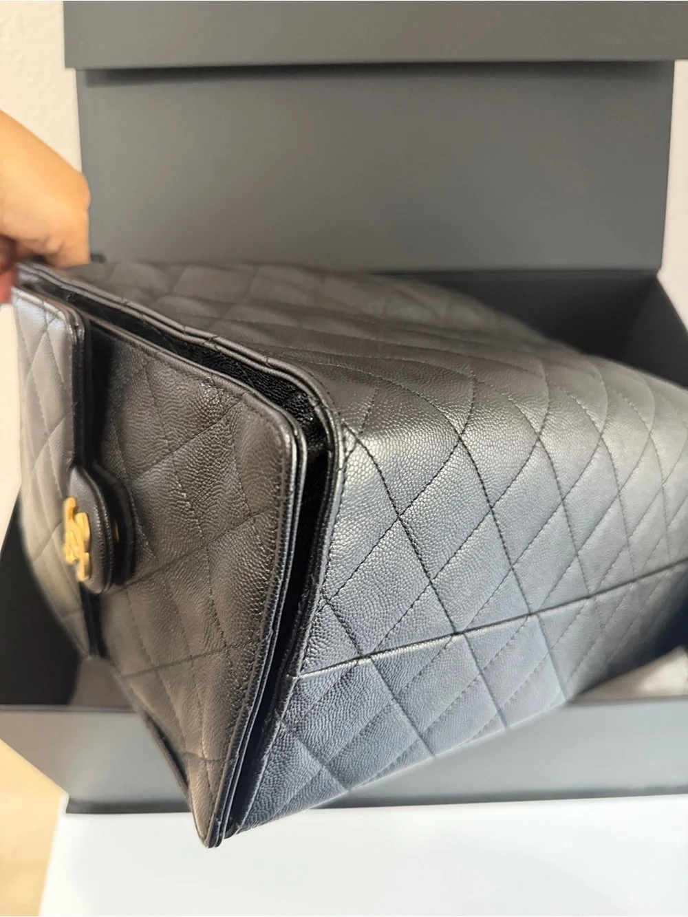 CHANEL 25 Medium Black Caviar GHW